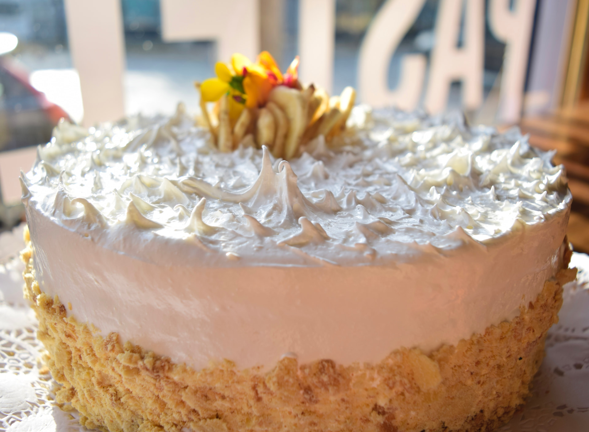 Torta de Hojarasca Plátano — No me olvides Pastelería
